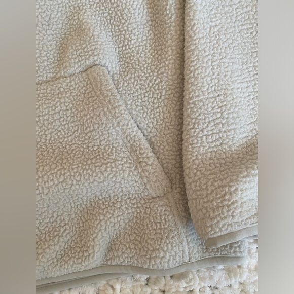 Nike Sportswear Sport Essentials Plus High-Pile Fleece Pullover Hoodie - Picture 10 of 11